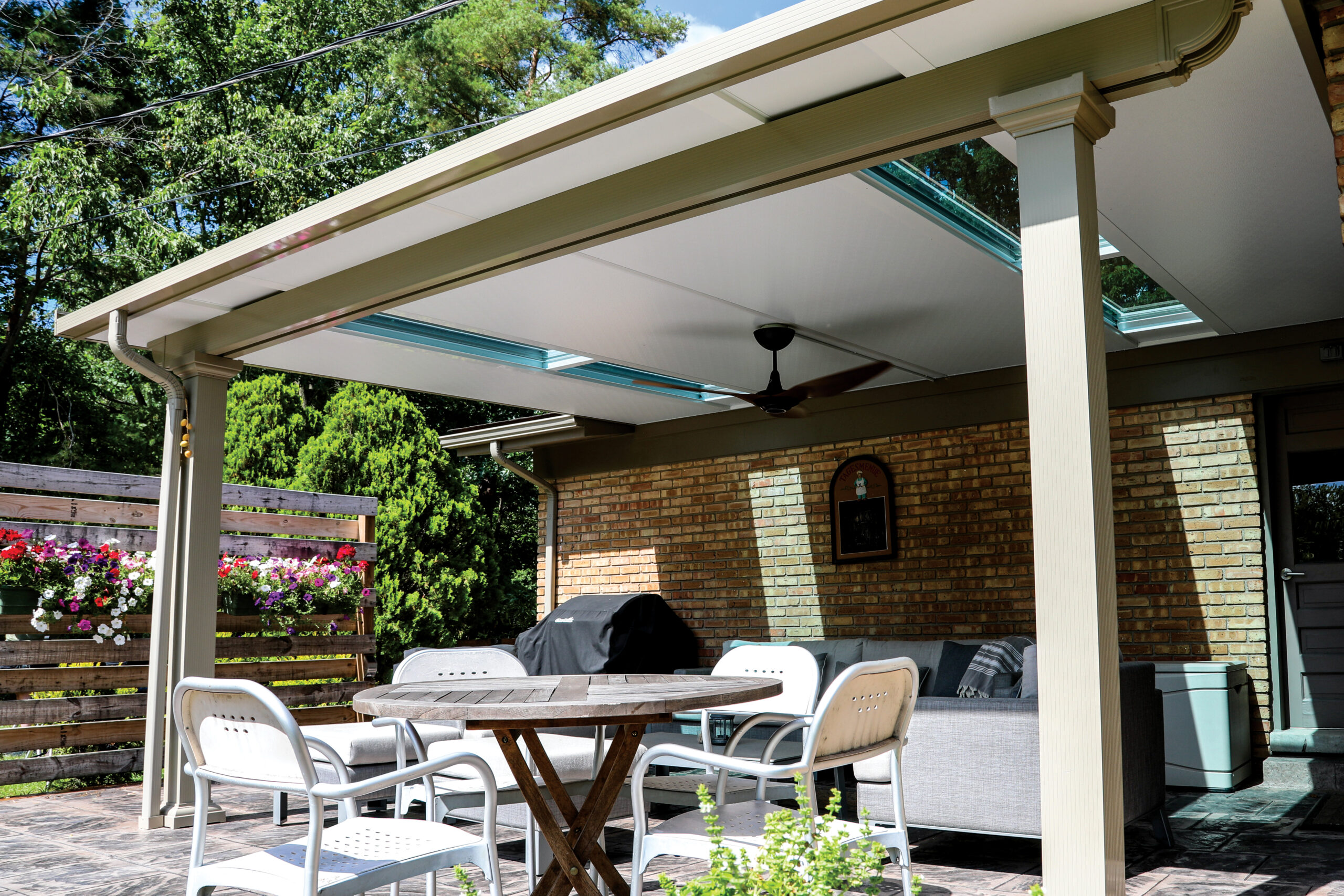 Pavilion, Studio Roof, Skyview, Attached, Florentine Columns, Sandstone, Outside View, Daytime